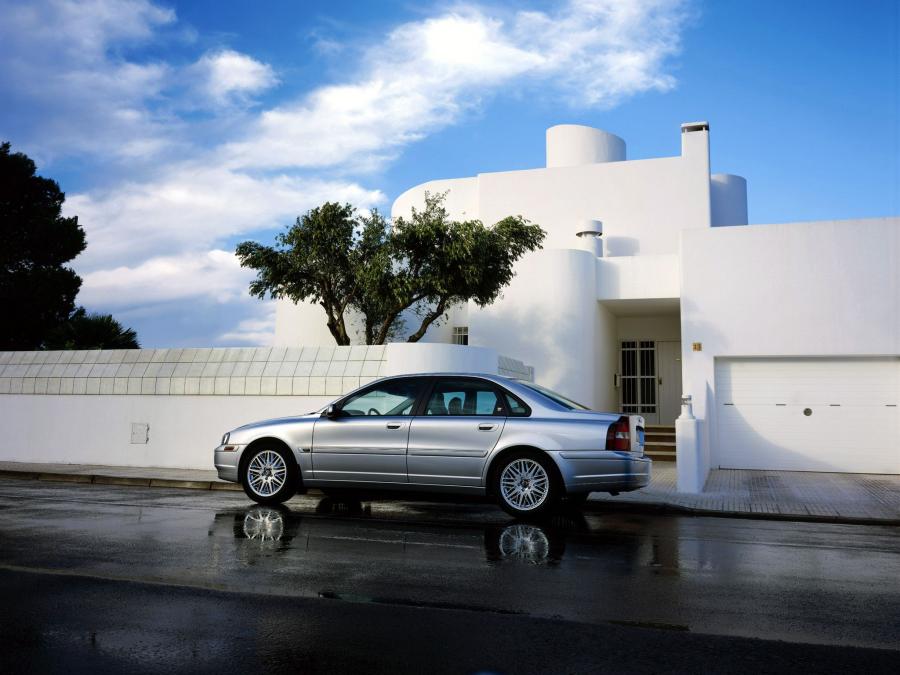  Volvo S80 Executive 2002 года  (фото 2 из 2)
